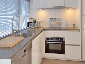 Fridge, microwave, oven, dishwasher - Apartment Zebra by Interhome (Noordwijk)