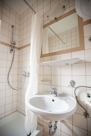 Bathroom - mit Pool by Interhome (Zamardi)