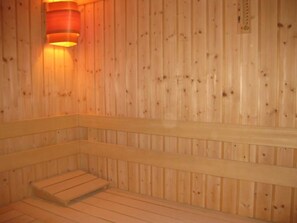 Sauna - Geräumige Ferienwohnung Hannabella mit Garten by Interhome (Zamardi)
