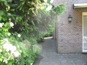 Exterior detail - mit privatem Garten und Terrasse by Interhome (Noordwijk)