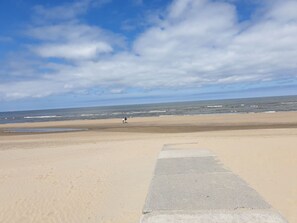 Beach - mit privatem Garten und Terrasse by Interhome (Noordwijk)