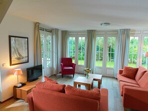 TV, DVD player - mit Wallbox by Interhome (Noordwijk)