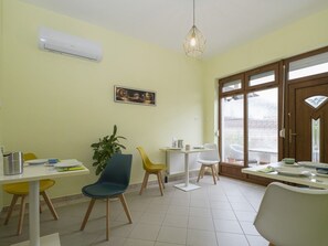 Dining - Familien Appartement Nr.4 Ács Apartman Hévíz by Interhome (Heviz - Thermal)