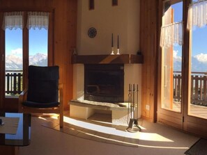 TV, fireplace - Fewo mit Blick auf die Berge by Interhome (Veysonnaz)