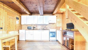 Refrigerador, horno y utensilios de cocina 