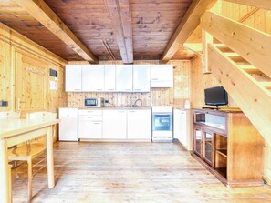 Kühlschrank, Ofen, Kochgeschirr/Geschirr/Besteck