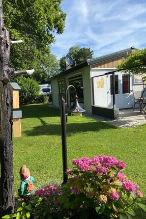 Exterior detail - Kleine woning met tuin direct achter de dijk by Interhome (Baarland)