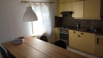 Fridge, oven, cookware/dishes/utensils