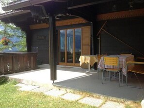 屋外ダイニングエリア