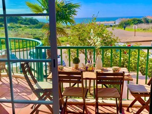 Outdoor dining - Wohnung mit Meerblick , mitten im Zentrum von Luz by Interhome (Bensafrim)