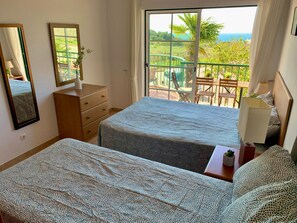 Internet - Wohnung mit Meerblick , mitten im Zentrum von Luz by Interhome (Bensafrim)