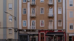 Unclassified image, 4 of 36, button - António Pedro by Interhome (Lisbon)