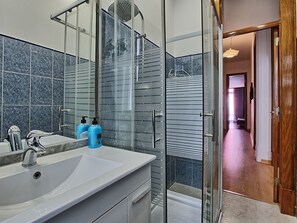 Towels - António Pedro by Interhome (Lisbon)