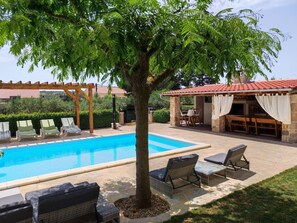 Pool - Angenehmes Haus in Posedarje mit großem Garten by Interhome (Posedarje)