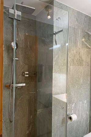 Towels - Luxuswohnung mit direktem Zugang zur Skipiste by Interhome (Flims)