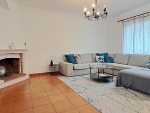 Fireplace - Villa "Casa Zulmira" perfekt für große Familien by Interhome (Baleal)