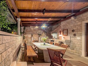 Outdoor dining - Ferienvilla "Laurus" mit Blick auf das Wasser by Interhome (Brač/Sumartin)