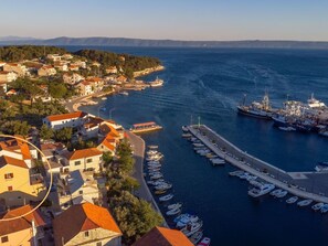 Marina - Ferienvilla "Laurus" mit Blick auf das Wasser by Interhome (Brač/Sumartin)