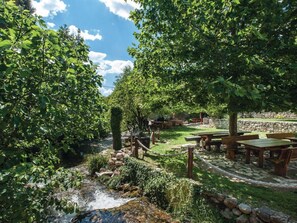 Outdoor dining - Žrnovnica, Entspannung am Flussufer by Interhome (Srinjine)