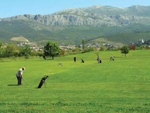 Golf - Žrnovnica, Entspannung am Flussufer by Interhome (Srinjine)
