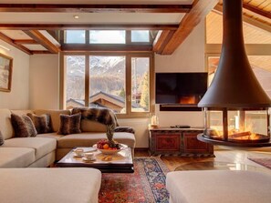 TV, fireplace, DVD player - Penthouse Zen - Matterhornblick, 2 Min. vom Lift entfernt by Interhome (Zermatt)