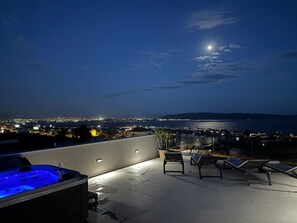 Terrace/patio - Apartment  by Interhome (Kaštel Gomilica)