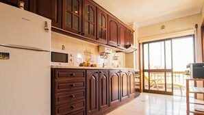 Refrigerador, microondas, horno y lavavajillas 