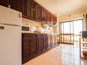 Fridge, microwave, oven, dishwasher - Haus der Scheinwerfer mit freier Garage by Interhome (Gafanha da Encarnação)