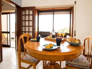 Dining - Haus der Scheinwerfer mit freier Garage by Interhome (Gafanha da Encarnação)