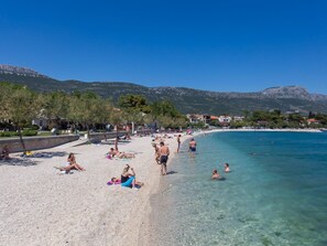 Beach - Moderne Meerblick ap.1 mit Pool und Terrasse bbq in der Nähe von Split Trogir by Interhome (Kaštel Lukšić)