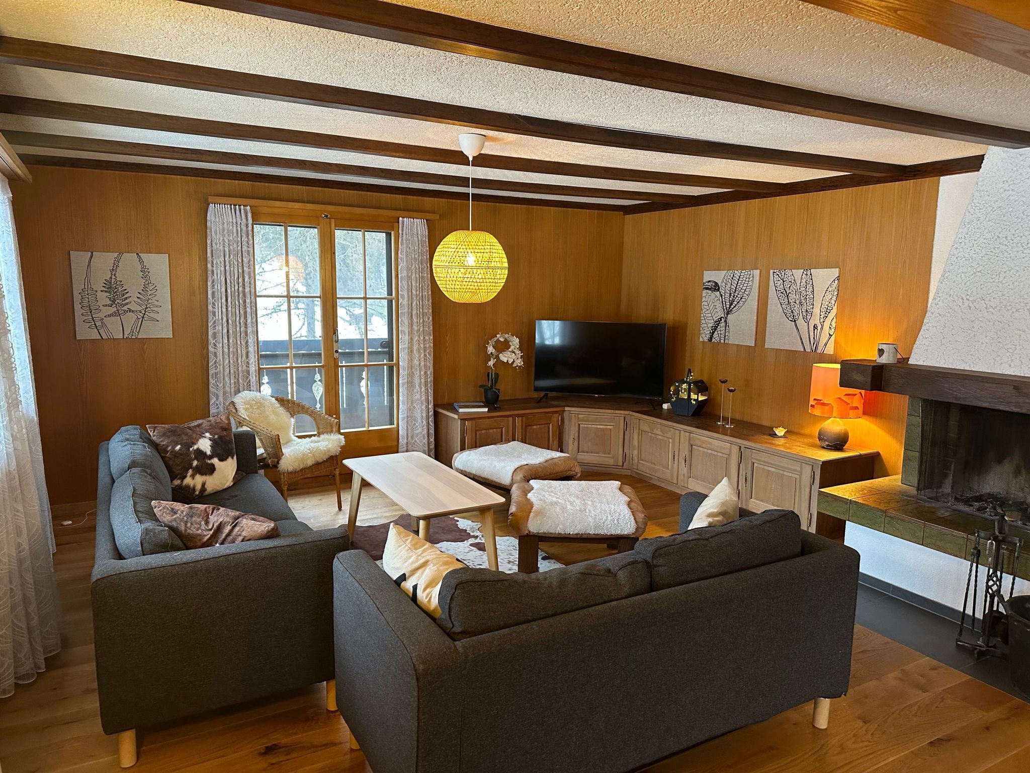 Télévision, cheminée