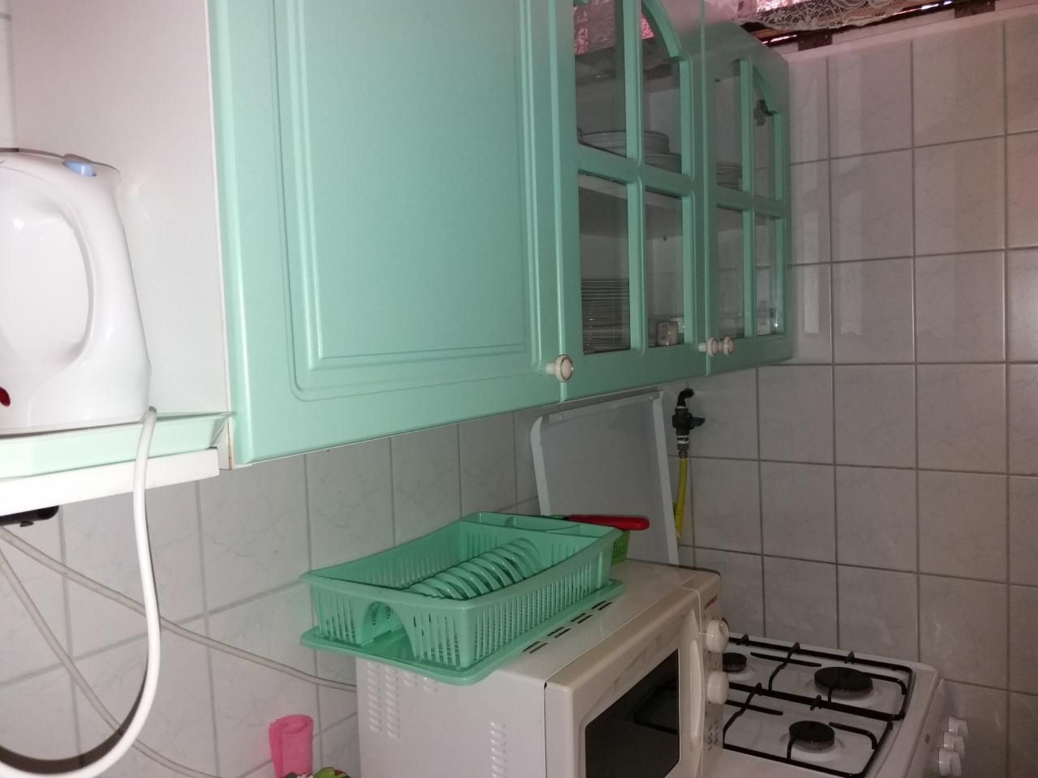 Kühlschrank, Mikrowelle, Kochgeschirr/Geschirr/Besteck