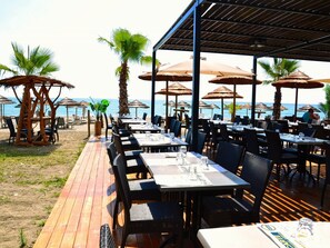 Outdoor dining - 'Marea Bilo de luxe by Interhome (Moriani-Plage)