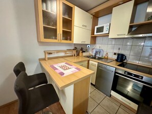 Fridge, oven, cookware/dishes/utensils - Wohnung Fruk 5 by Interhome (Crikvenica/Jadranovo)