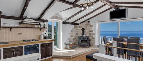 Kühlschrank, Ofen, Geschirrspüler, Kochgeschirr/Geschirr/Besteck