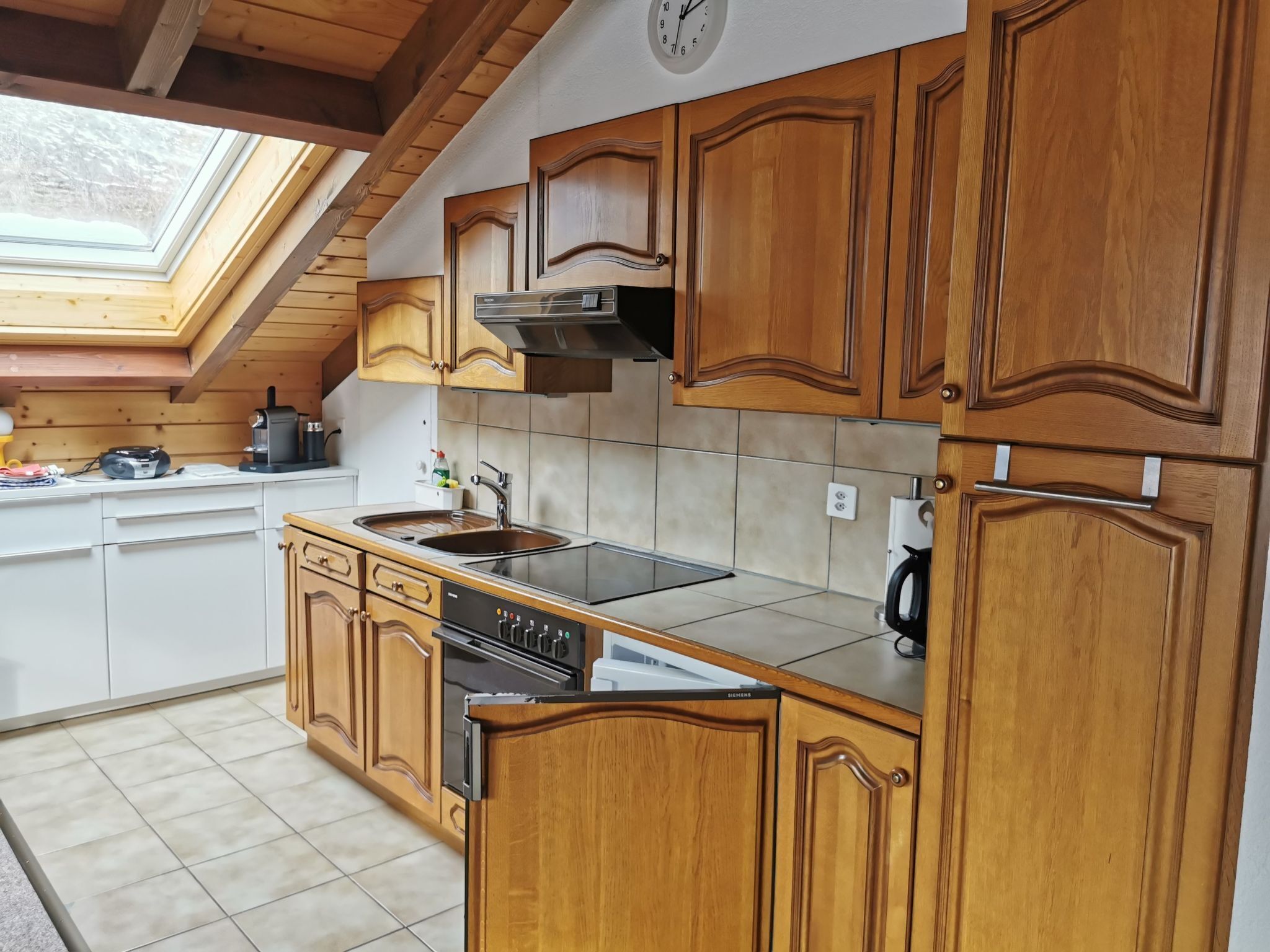 Kühlschrank, Ofen, Geschirrspüler, Kochgeschirr/Geschirr/Besteck