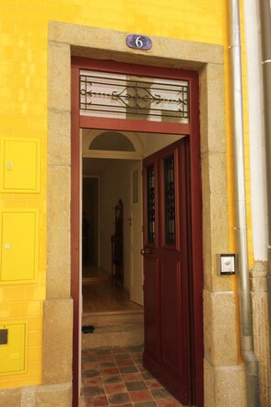 Exterior detail - Gelbes Haus im historischen Zentrum by Interhome (Aveiro)