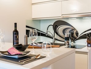 Kühlschrank, Mikrowelle, Ofen, Geschirrspüler