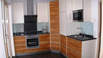 Kühlschrank, Mikrowelle, Ofen, Geschirrspüler