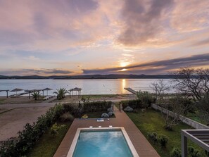 A heated pool - Villa "Lu-Ma" mit Blick auf das Wasser by Interhome (Donje Rastane)