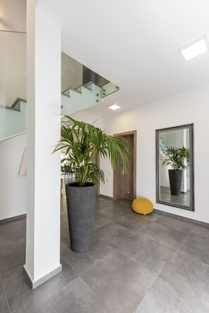 Interior - Villa "Lu-Ma" mit Blick auf das Wasser by Interhome (Donje Rastane)
