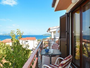 Outdoor dining - Mirjana mit Parkplatz by Interhome (Trogir/Slatine)