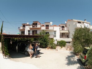 Exterior - in Slatine mit Garten und Terrasse by Interhome (Trogir/Slatine)