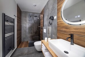 تجهيزات دش، مجففات شعر، مناشف، صابون