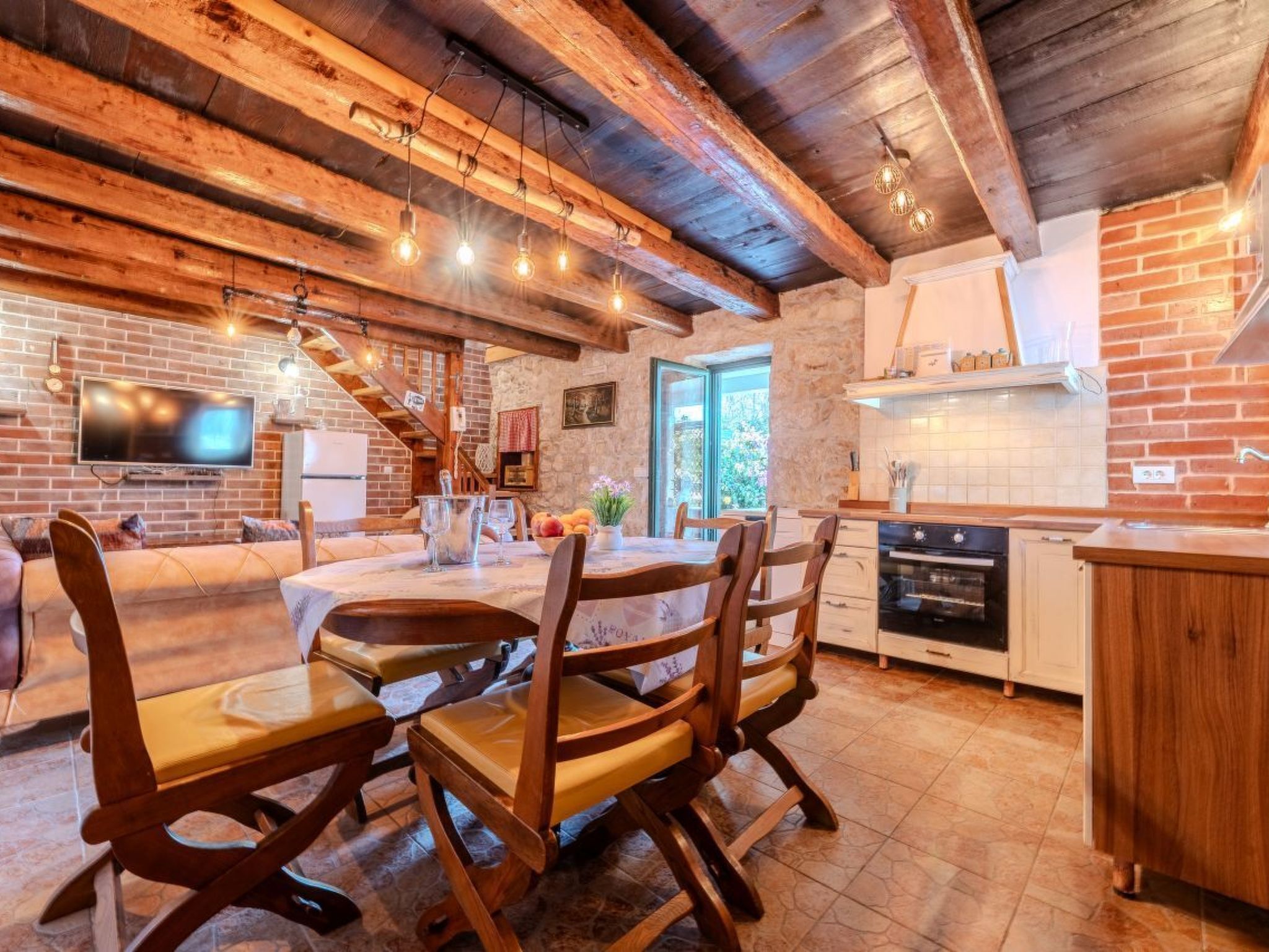 المنشأة من الداخل