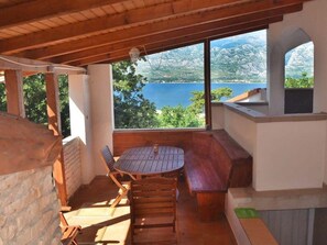 Outdoor dining - für fünf Personen mit Balkon by Interhome (Vinjerac)