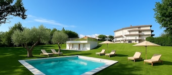 Wonderful private villa with hot tub, A/C, WIFI, private pool and terrace, close to Lucca