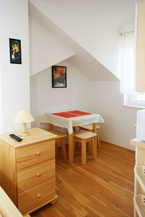 Dining - Wohnung "Trio 13" by Interhome (Srima)