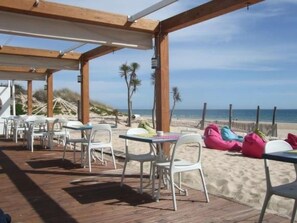 Outdoor dining - Nettes Ferienhaus in Altura mit Gepflegtem Garten by Interhome (Altura)