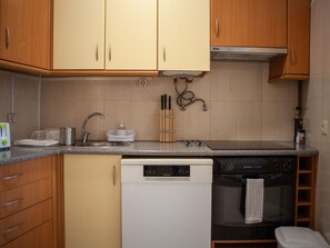 Fridge, microwave, oven, dishwasher - Just4u Wohnung 2 mit AC in der Nähe von Lissabon und Strand by Interhome (Corroios)
